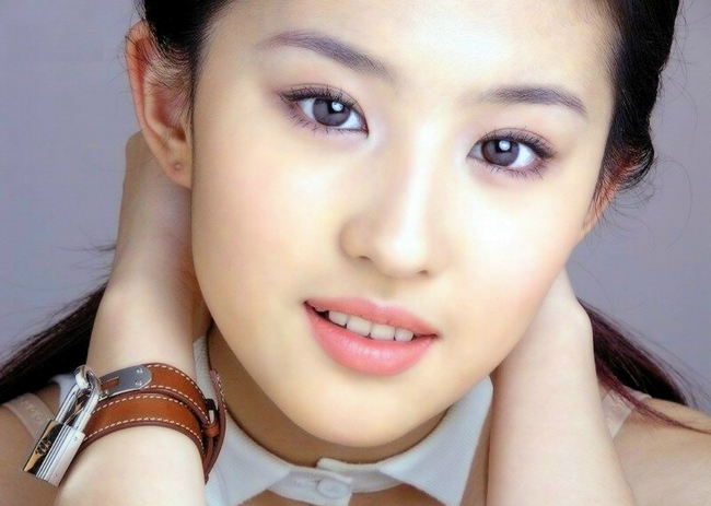 Cùng năm, cô cũng được nhận giải ngôi sao ăn mặc phong cách nhất Trung Quốc. 